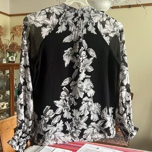 White House Black market size extra small women’s blouse.